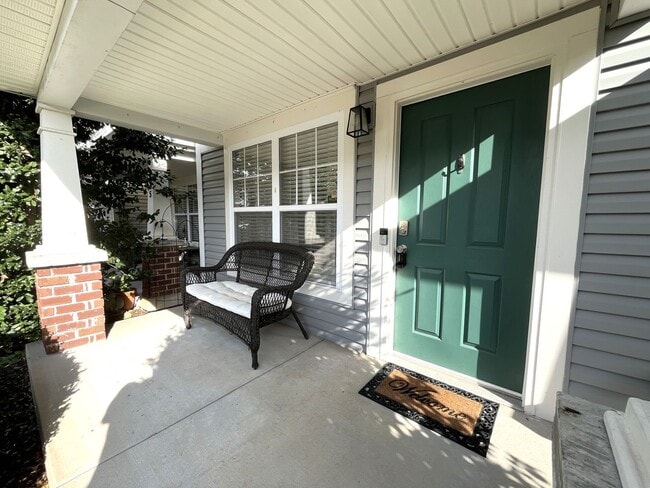 Building Photo - 2 Bedroom Townhome Near Lenox Village!