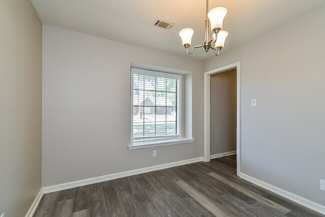 Building Photo - 2464 Green Glen Dr