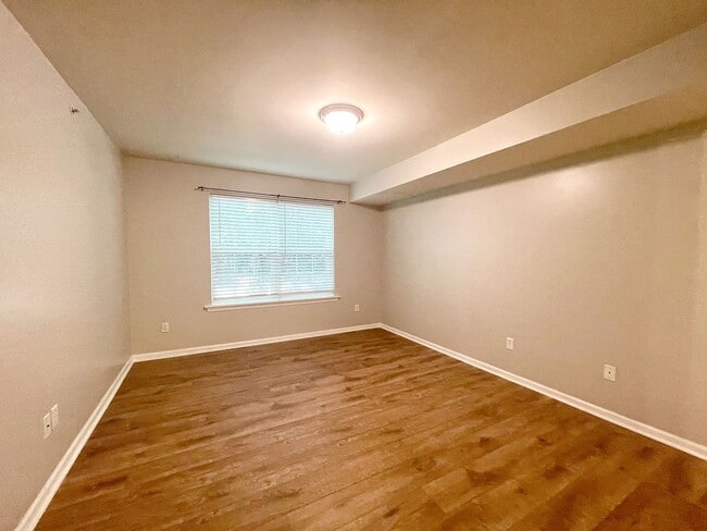 Building Photo - COMING SOON!!! Ground Floor Condo in Lake St Louis!