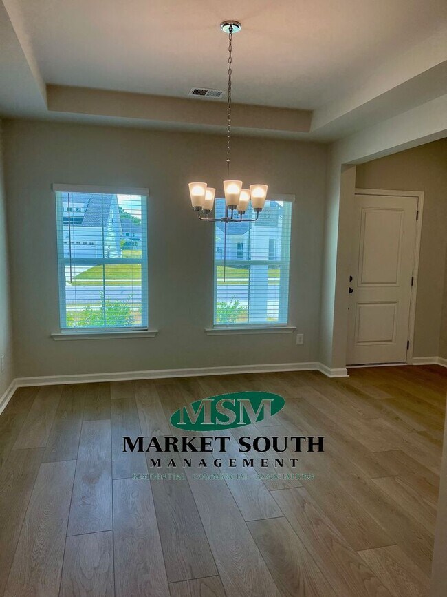 Building Photo - 114 Binscombe Ln