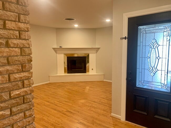 Building Photo - 2304 N Ricketts St