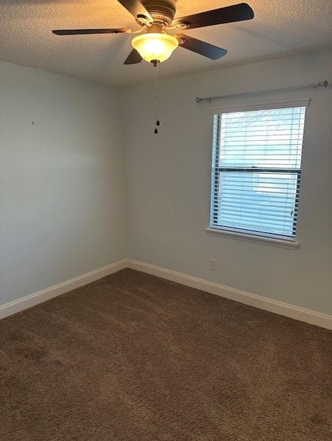 Building Photo - Beautiful Home in desirable River Gate!!!