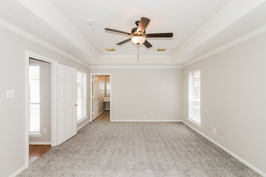 Building Photo - 15526 Oxenford Dr