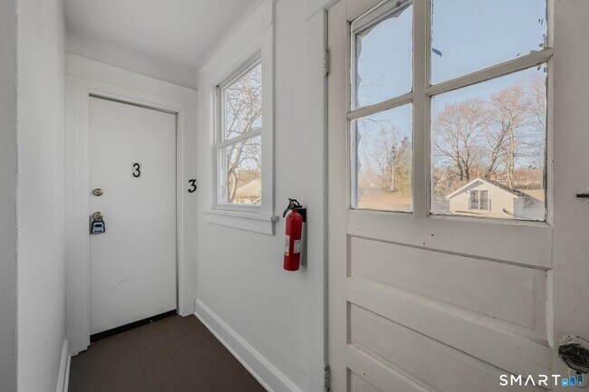 Building Photo - 113 Pequot Ave