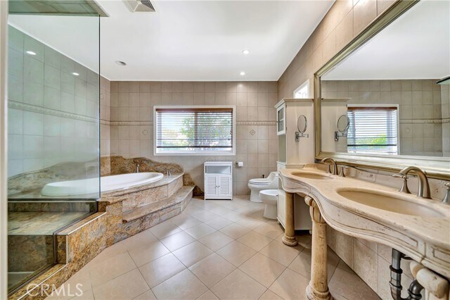 Building Photo - 16707 Moorpark St