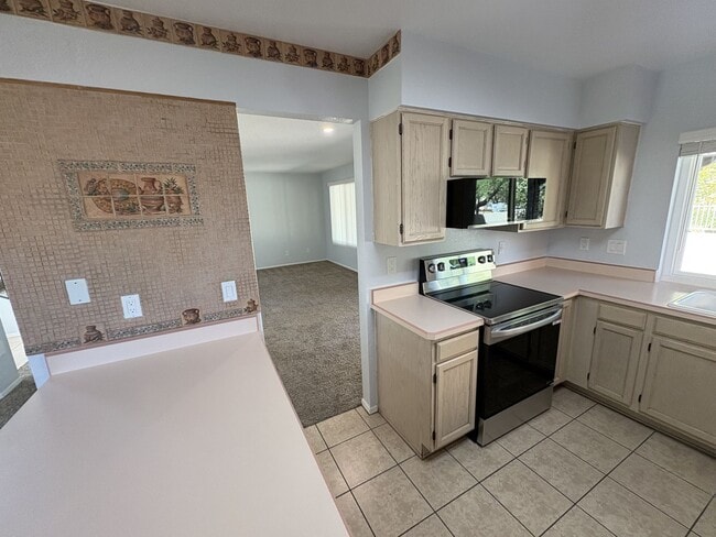 Building Photo - Beautiful eastside location