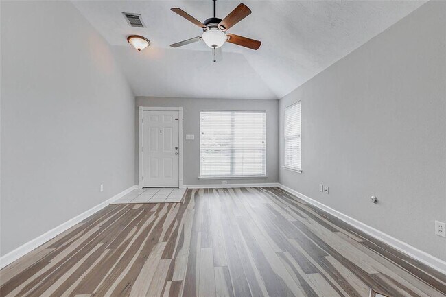 Building Photo - 18455 Sunrise Pines Dr