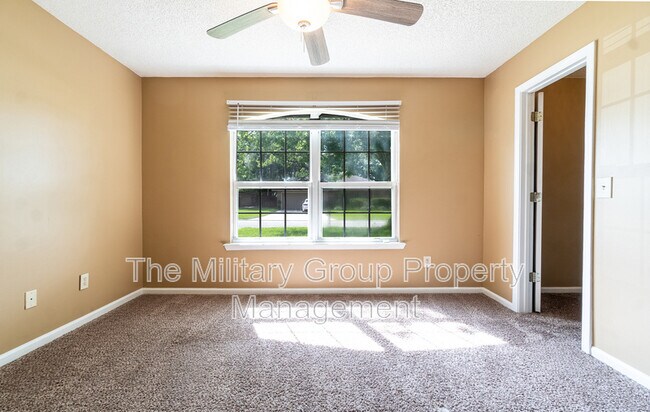 Building Photo - 12565 Long Lake Ct
