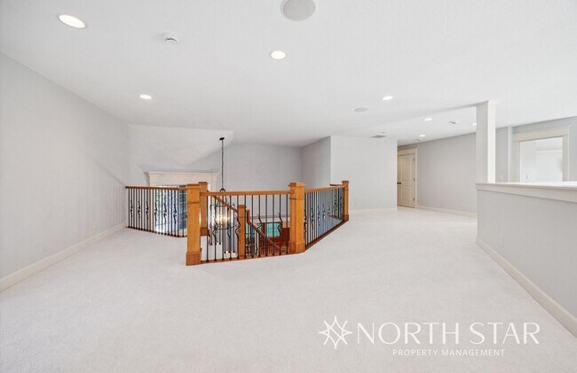 Building Photo - Stunning Bull Mountain Estate