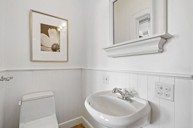 Building Photo - Gorgeous 3BR/2.5BA + Office Nob Hill Home ...