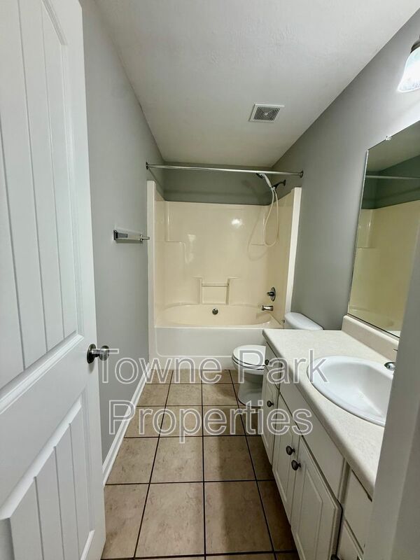 Building Photo - 822 Whispering Willow Ct