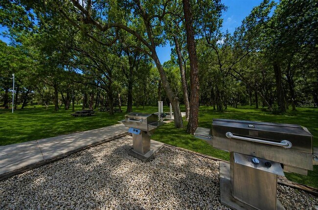 Building Photo - 1400 Gandy Blvd N