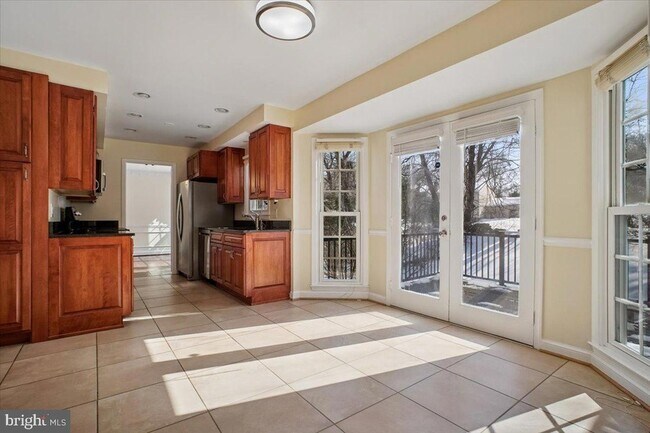 Building Photo - 1221 Forestville Dr