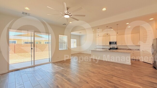 Building Photo - 10048 S Dutchman Dr
