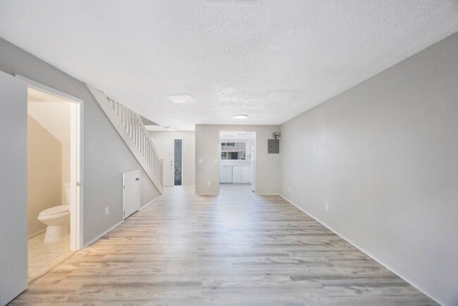 Building Photo - Renovated Town Home 2 bedroom 1.5 bath ** ...