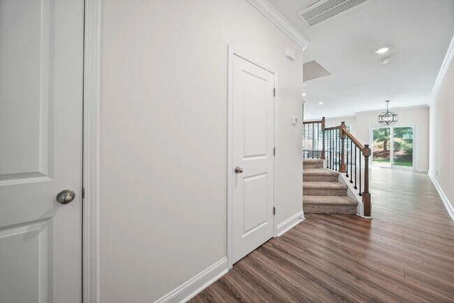 Building Photo - Modern Comfort, Flexible Living, Tailored ...