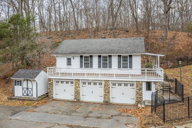 Building Photo - 82 Shingle House Rd