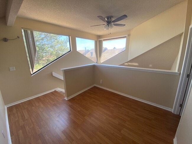Building Photo - Beautiful 3 Bedroom 2 Bath Townhome Close to the Mountains!!