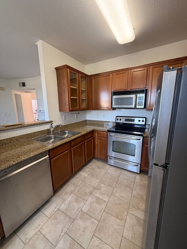 Building Photo - Great 2 bedroom unit upstairs nobody above you!
