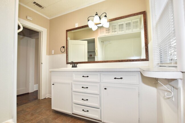 Building Photo - 1623 Texas St