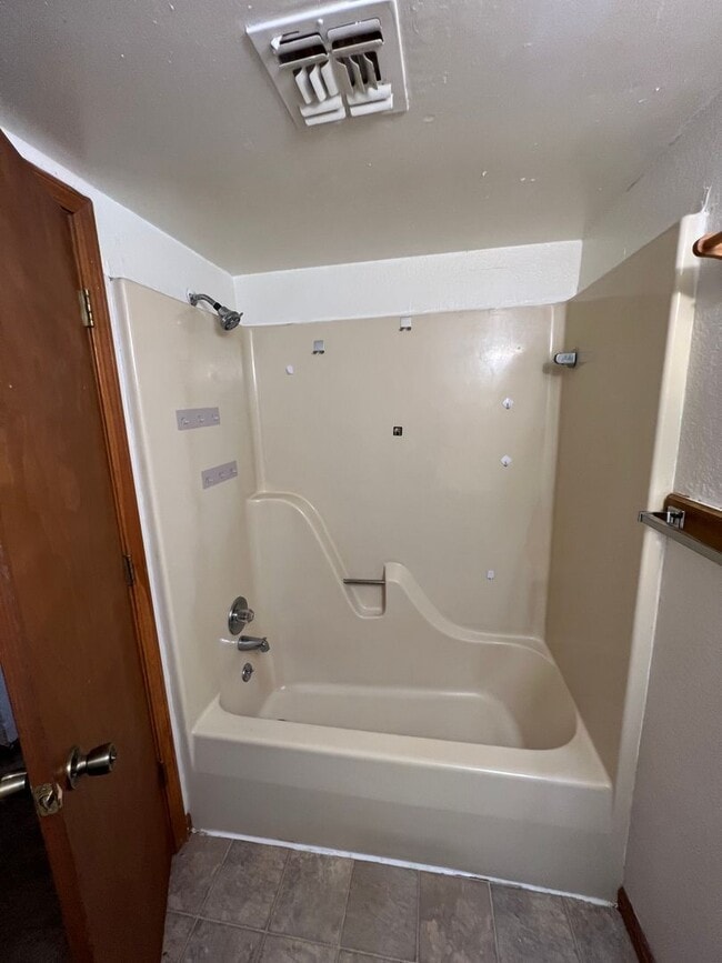 Building Photo - 3 Bedroom Duplex