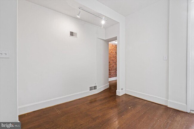 Building Photo - 2016 Bainbridge St