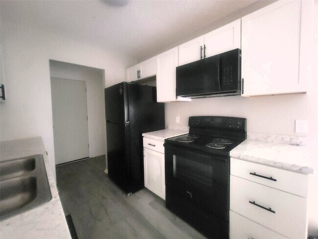 Building Photo - 3411 Stonewall Ln