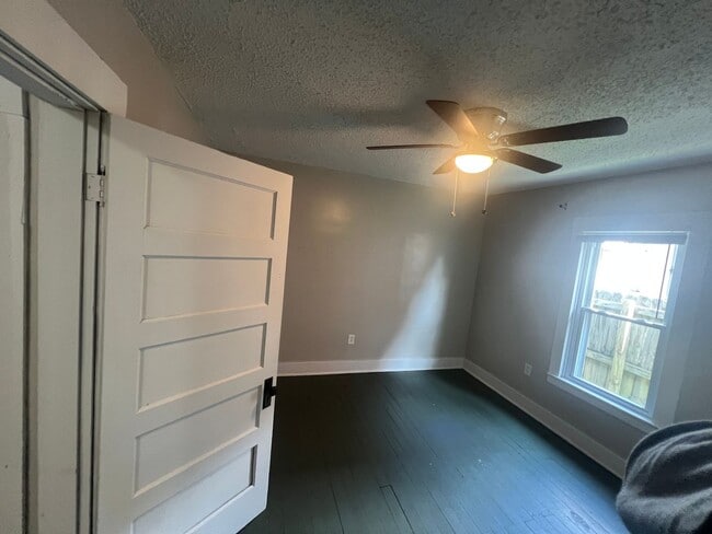 Building Photo - Home for rent in Elizabethtown! Less than ...