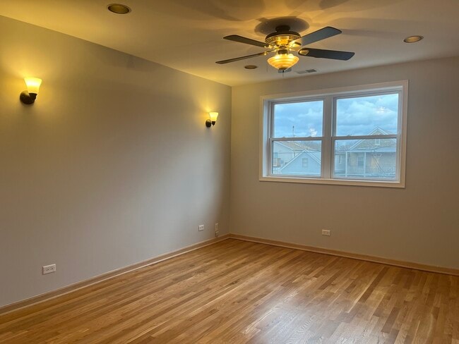 Building Photo - 449 W 37th St