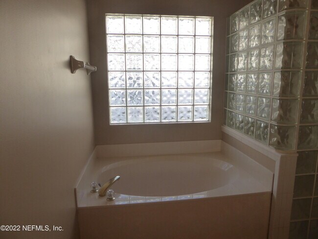 Building Photo - 8716 Canopy Oaks Dr