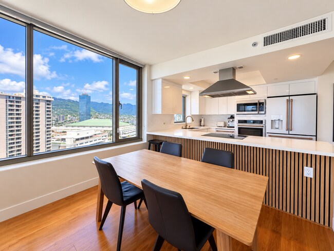 Building Photo - 1551 Ala Wai Blvd