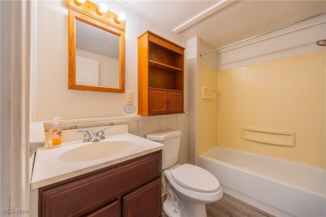 Building Photo - 15555 Munn Rd