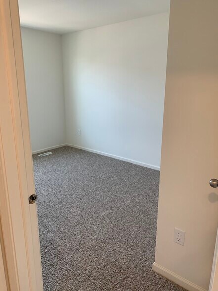 Building Photo - 872 Briar Glen Ct