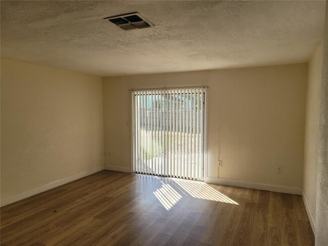 Building Photo - 1236 Dovehill Dr