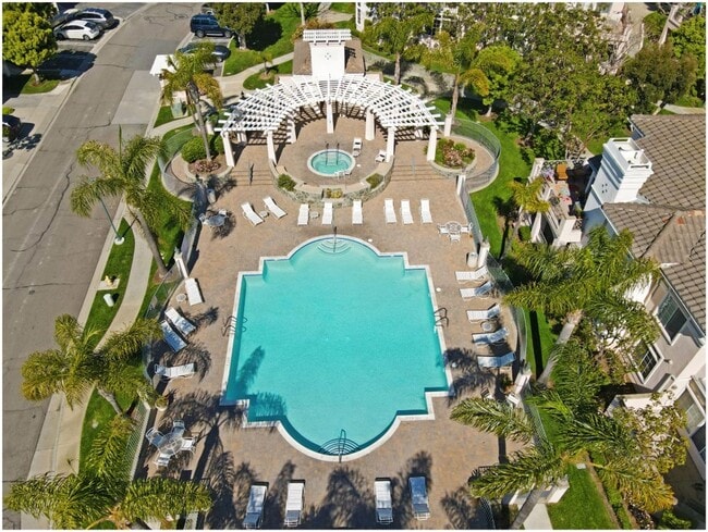 Building Photo - Fully Furnished Short Term Ocean Close Rental