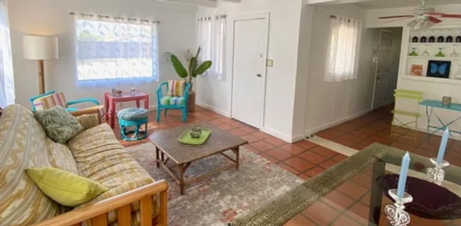 Building Photo - Charming in-town one-bedroom and one- bathroom