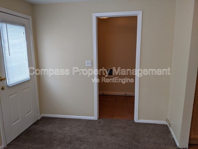Building Photo - 142 Page St NE