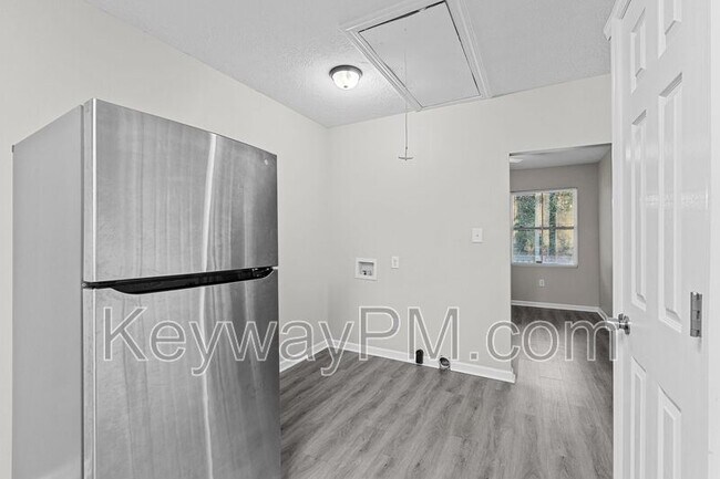 Building Photo - 1120 Dodge Ln