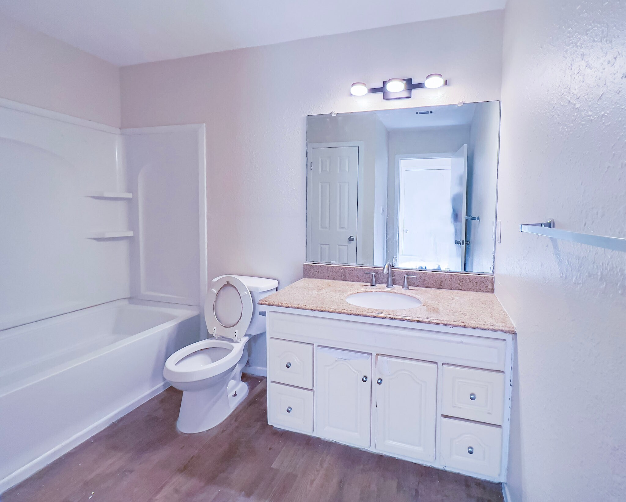 bathroom - 200 Uhland Rd