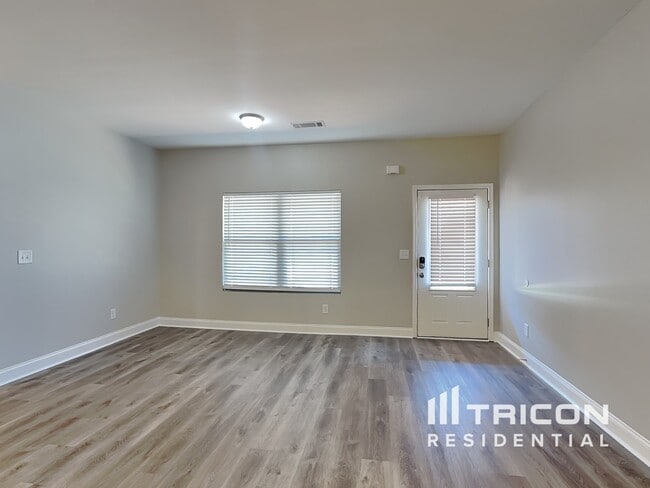 Building Photo - 2317 Silver Maple Cir