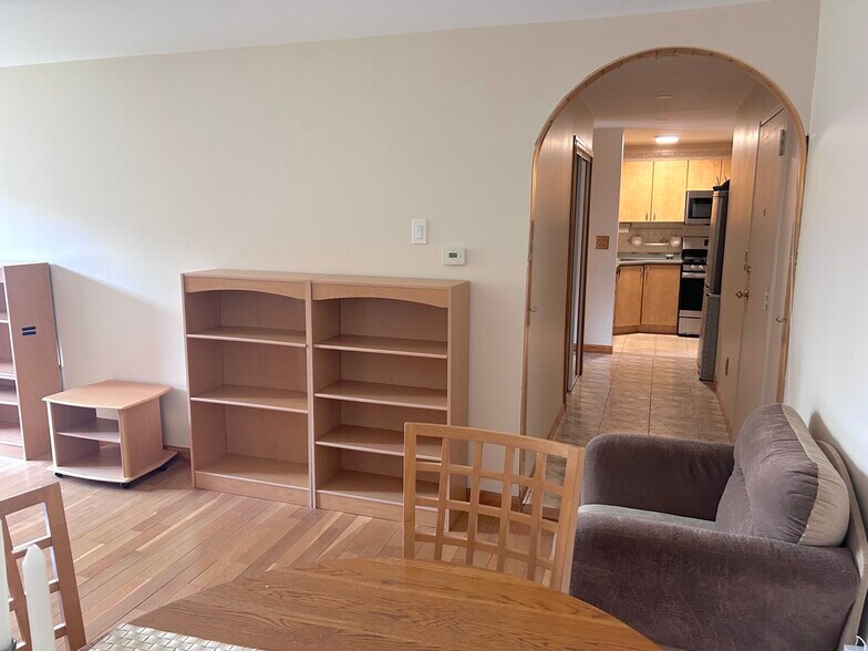 Building Photo - 140 Kenrick St