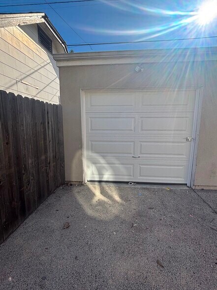 Building Photo - 156 E 67th St