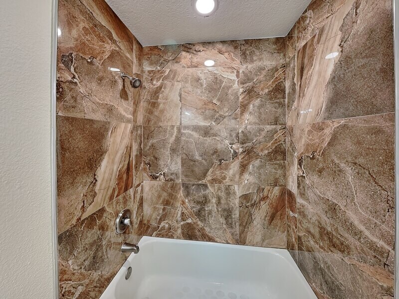 Building Photo - 465 Oak Dr