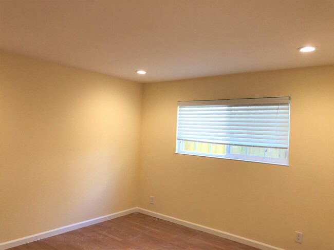 Bright Bedroom - 440 Webster St