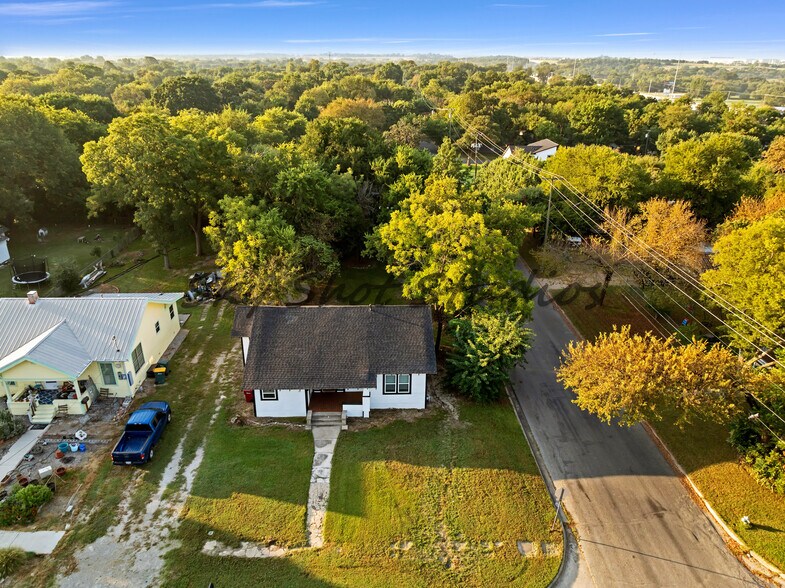 Building Photo - 326 W Rainey St