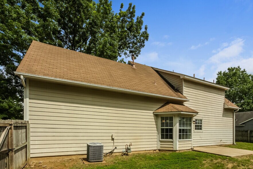 Building Photo - 1271 Breezy Gate Dr