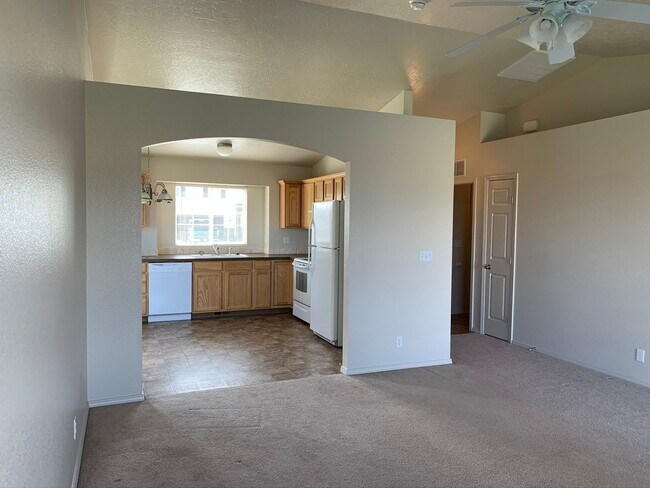 Building Photo - Adorable 3 bed 2 bath home in a quite Cald...