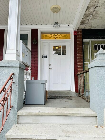 Primary Photo - 3809 Baring St