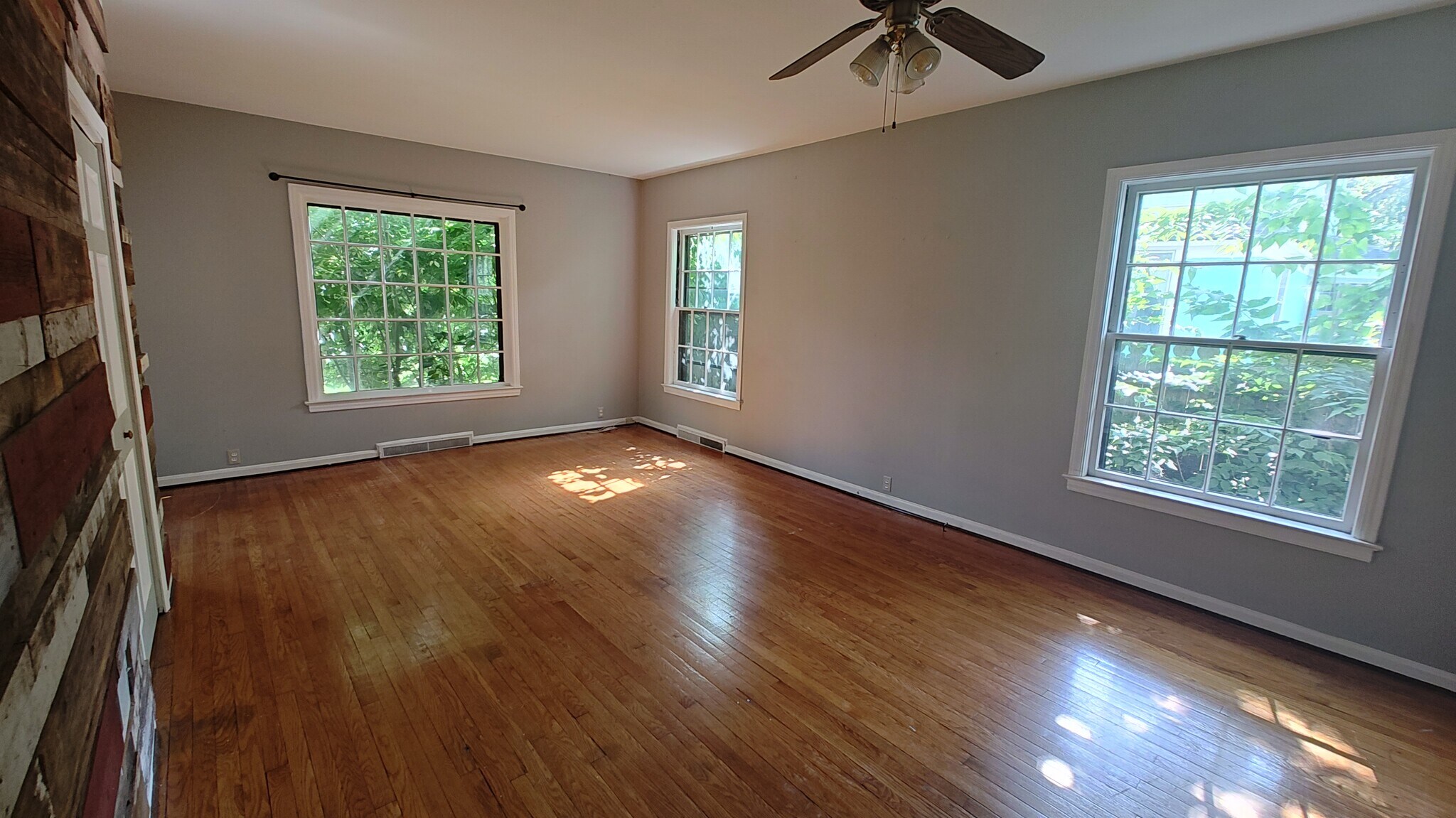 Living Room - 706 W Kalamazoo Ave