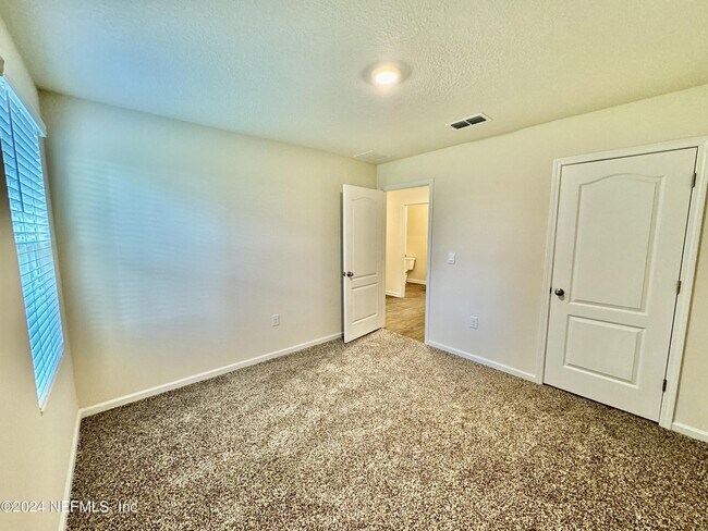 Building Photo - 2172 Carolina Ct